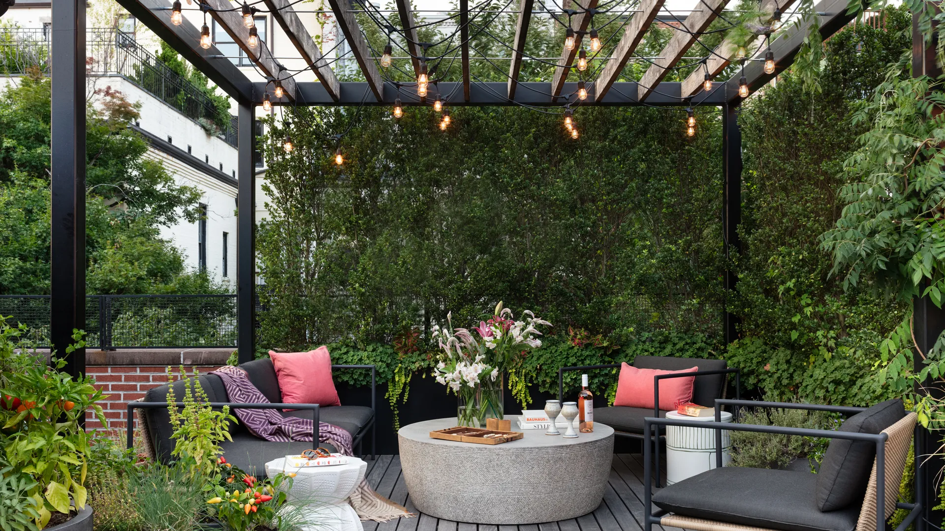 Outdoor Reading Corner Ideas for Shaded Peaceful Backyard Spaces